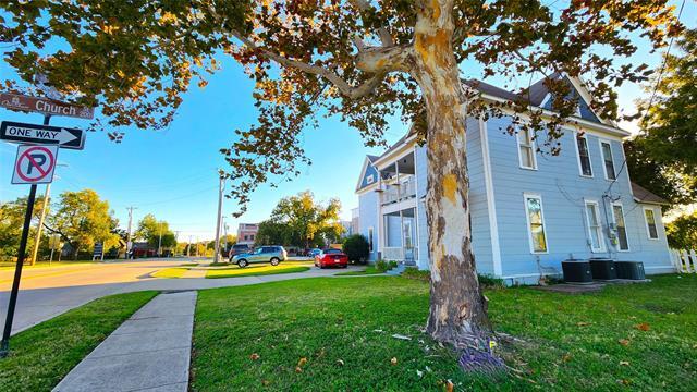 Foto del edificio - 145 N Kealy Ave