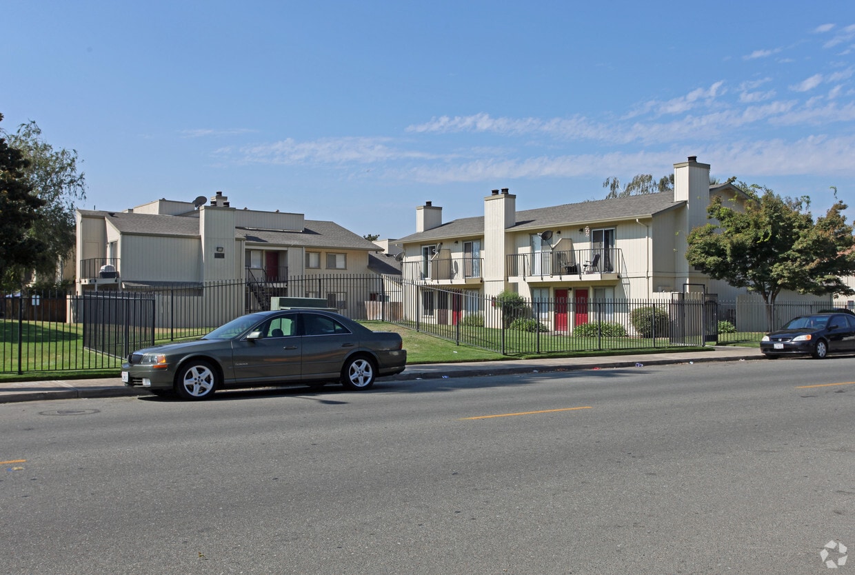 Building Photo - Stonetree Townhomes Apartments