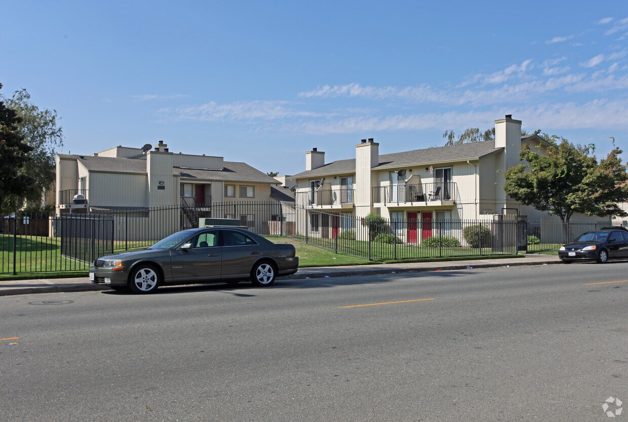 Foto del edificio - Stonetree Townhomes Apartments