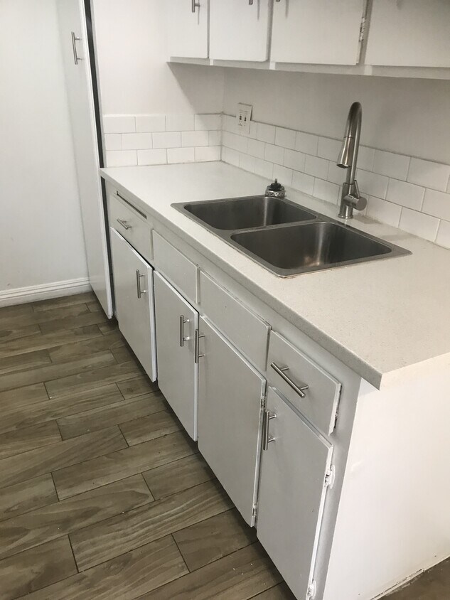 Foto principal - 7732 Chapman Ave