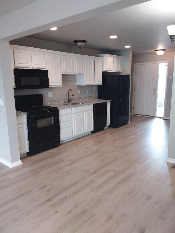 Building Photo - 119 Barberry Ln