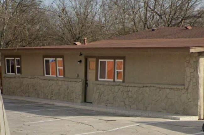 Building Photo - 118 Esmeralda Dr