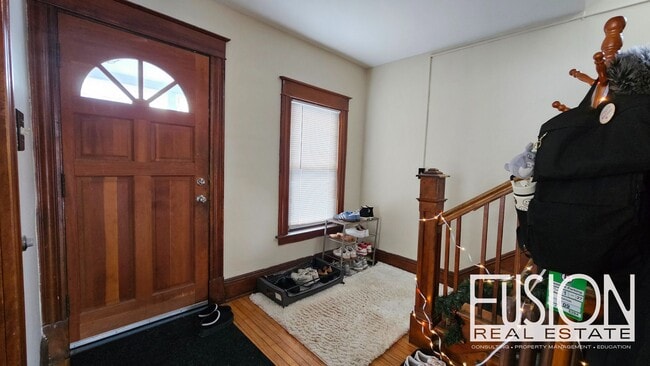 Building Photo - ONE Private Room with ALL Utilities Included in Prime Burlington Location