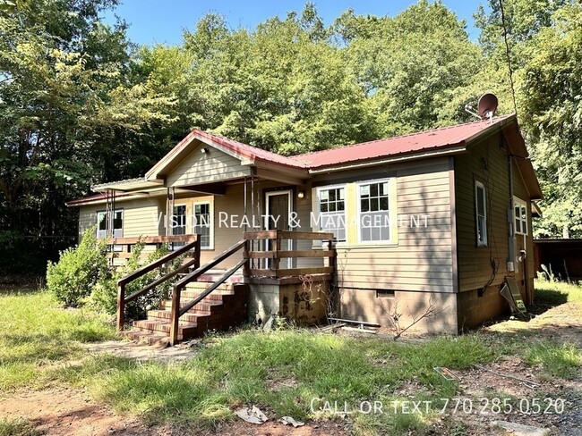 Building Photo - Newly Renovated Home! 3BD/2BA