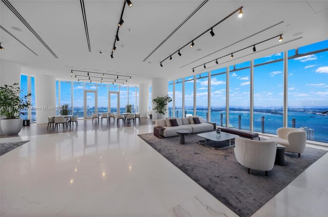 Foto del edificio - 300 Biscayne Blvd Way