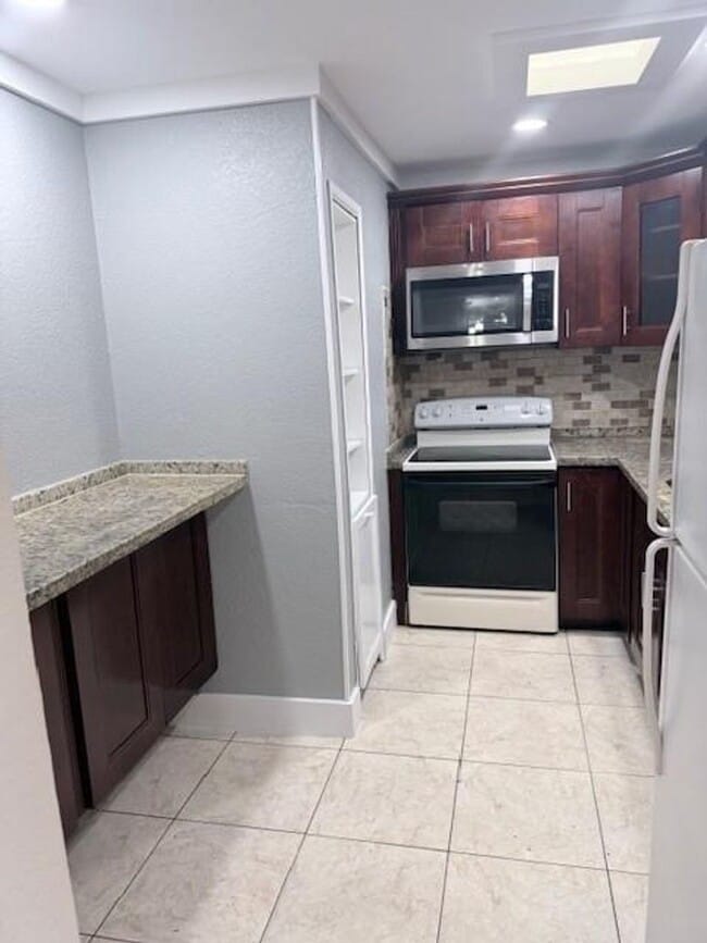 Foto del edificio - 212 NW 46th Ct