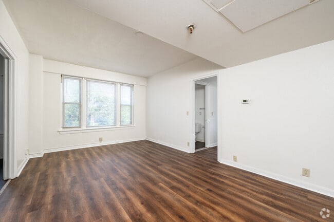 2BR, 1BA - 884SF - Living Room - The Meridian