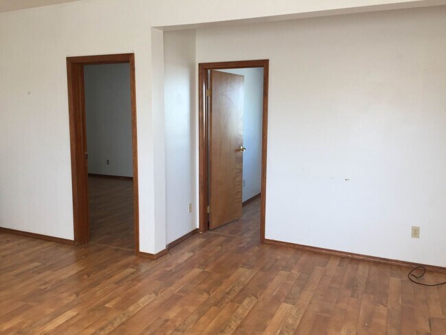 Foto del edificio - 121 W 1st St