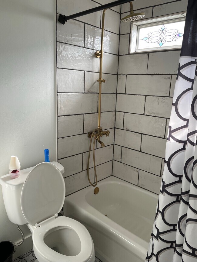 Building Photo - 5582 Millbend Pl