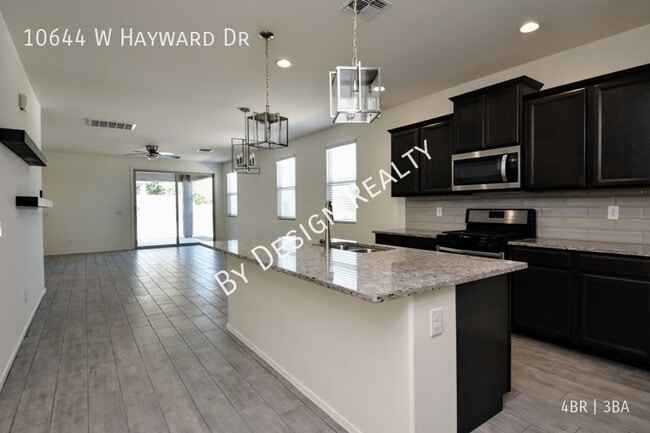 Building Photo - Like-New 4BR/3BA Corner Lot Home in Gladde...