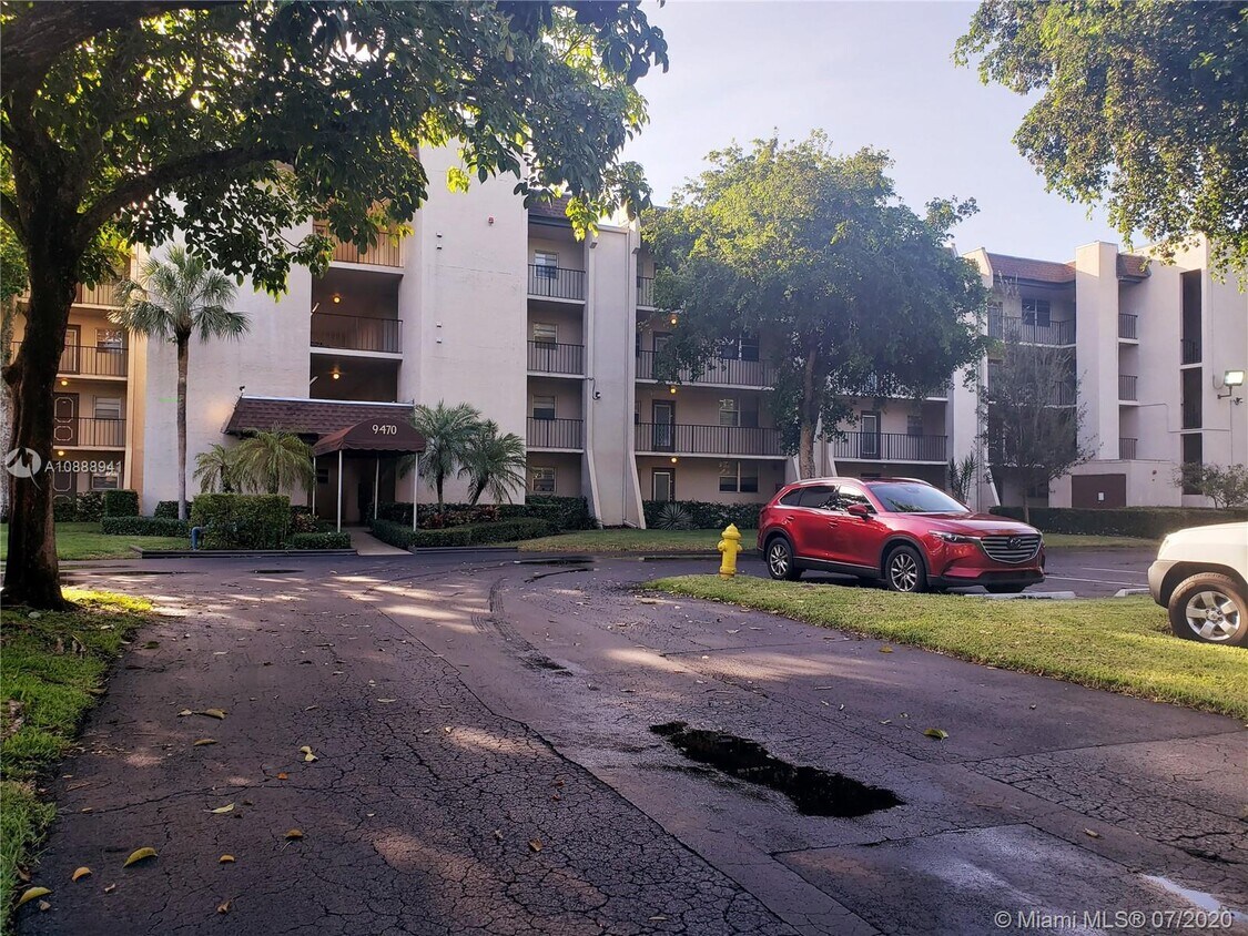 9470 Poinciana Pl Unit 205, Davie, FL 33324 Condo for Rent in Davie