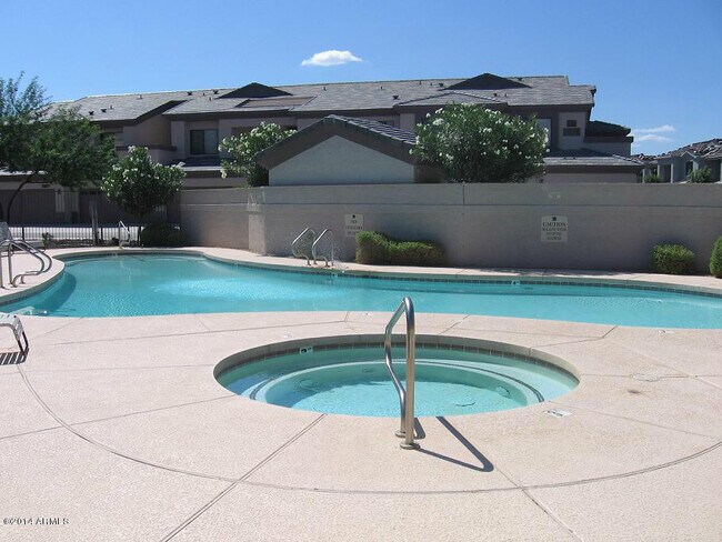 Foto del edificio - 705 W Queen Creek Rd