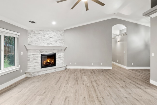 Building Photo - 3451 Woodbury Dr