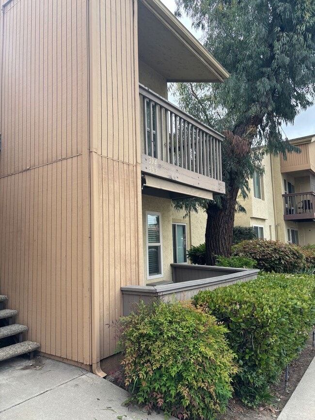 Building Photo - Upgraded 1 Bedroom Condo in Mission Valley...