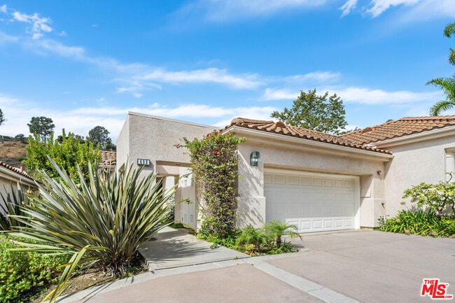 Building Photo - 602 Palisades Dr