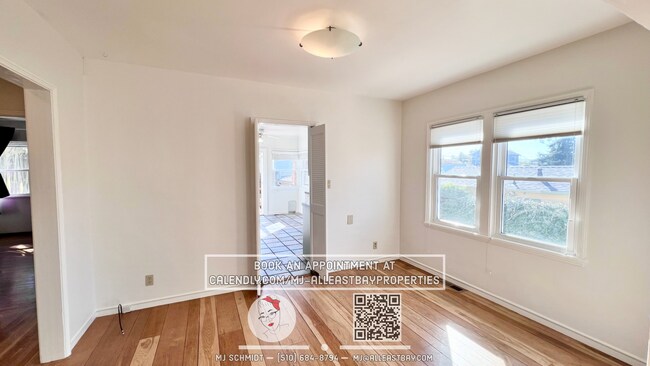 Building Photo - Spacious 2 bedroom Home w/ Backyard, Garage, and pet friendly!