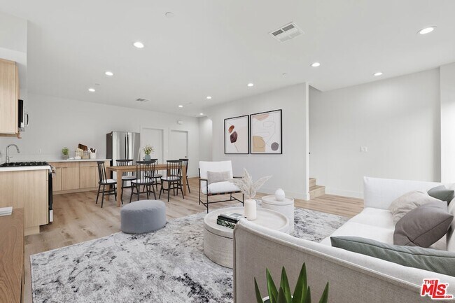 Foto del edificio - 6941 1/2 Simpson Avenue Unit