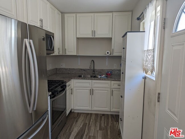 Foto del edificio - 5335 Rhea Ave