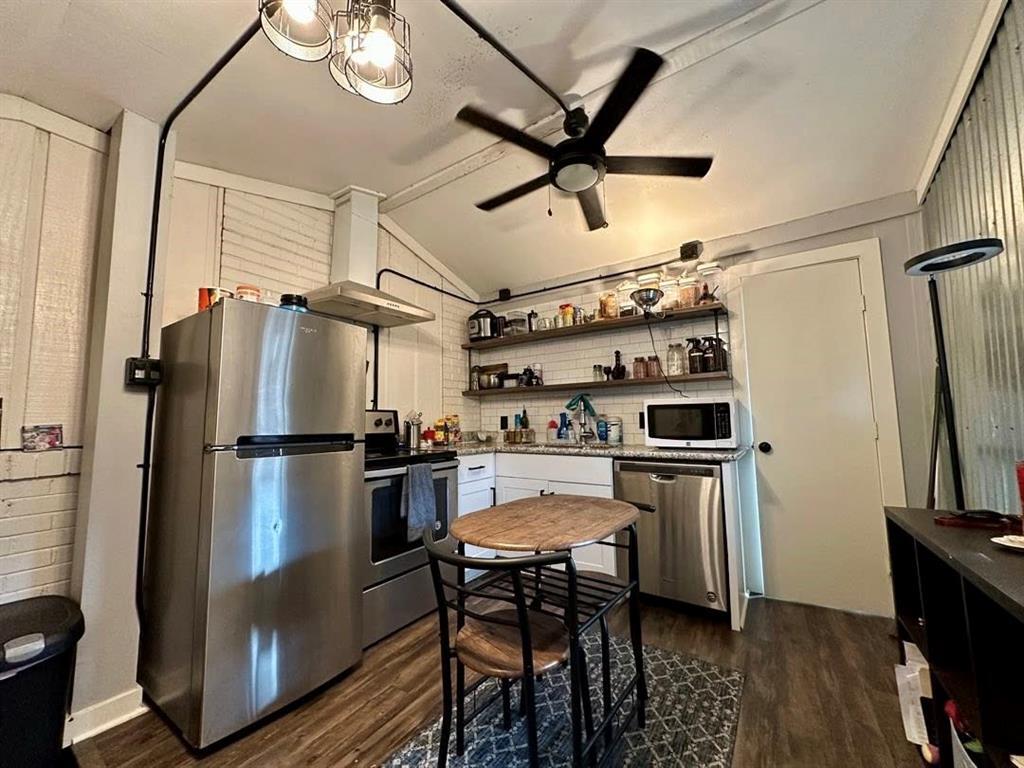 Foto principal - 4630 Woodside St