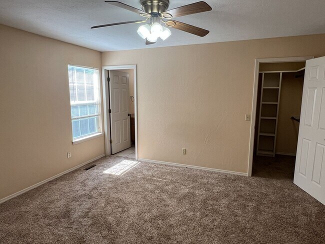Foto del edificio - 4 Bedroom Home in SE Springfield!