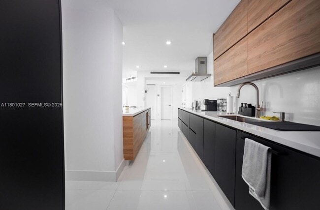 Photo - 5600 Collins Ave House