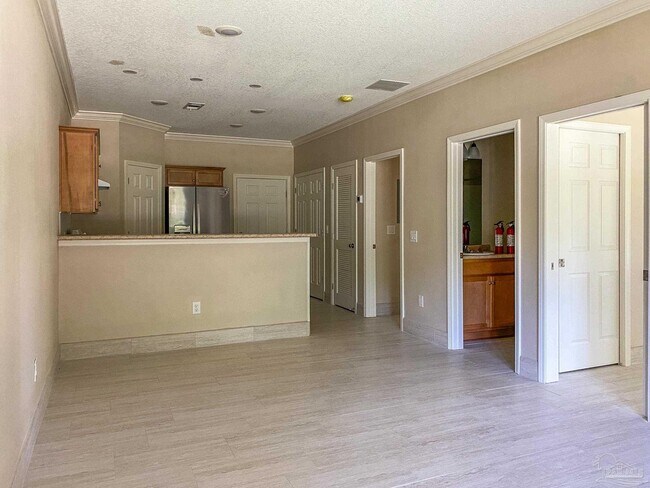 Foto del edificio - 2425 E Johnson Ave