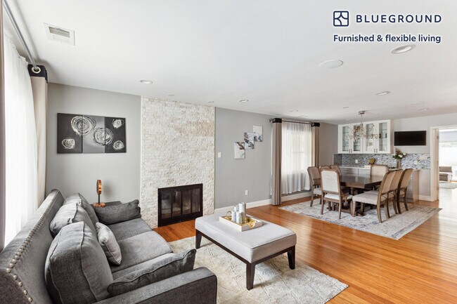 Building Photo - 6317 Everglades Dr