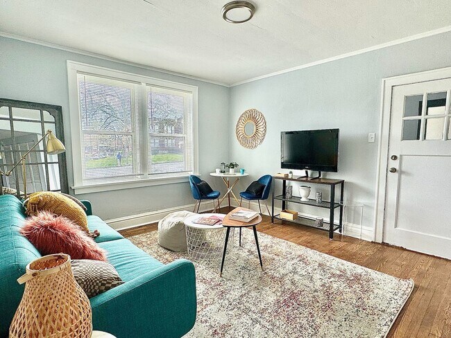 Foto del edificio - 4932 Lindenwood Ave