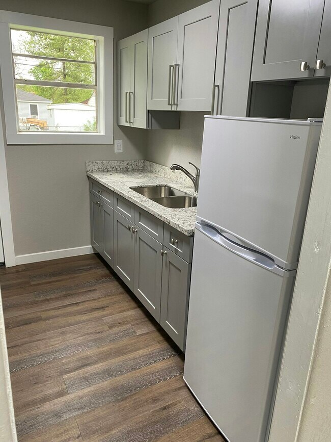 Building Photo - 1259 Estelle St