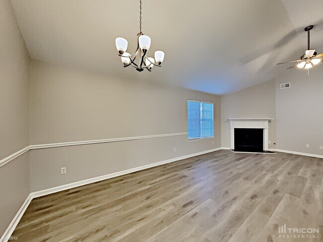 Foto del edificio - 6250 Crooked Creek Dr.