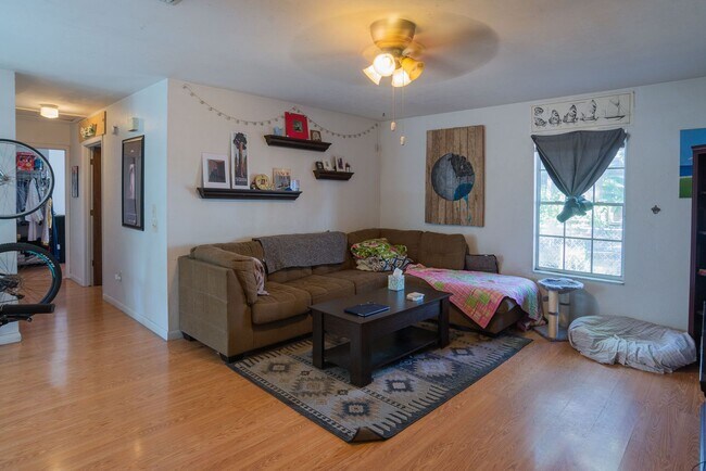 Building Photo - Beautiful House Near Downtown!!!