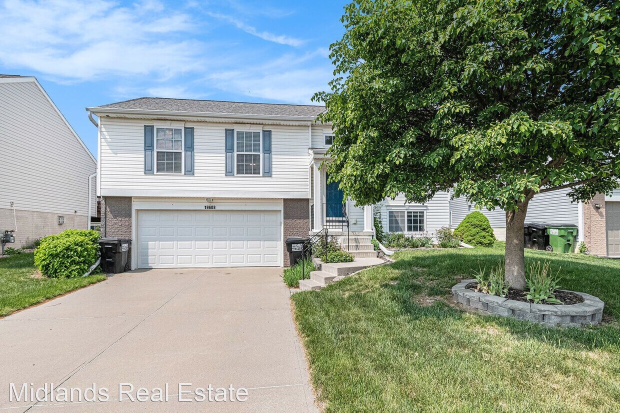 19608 Laci St, Omaha, NE 68135 House Rental in Omaha, NE