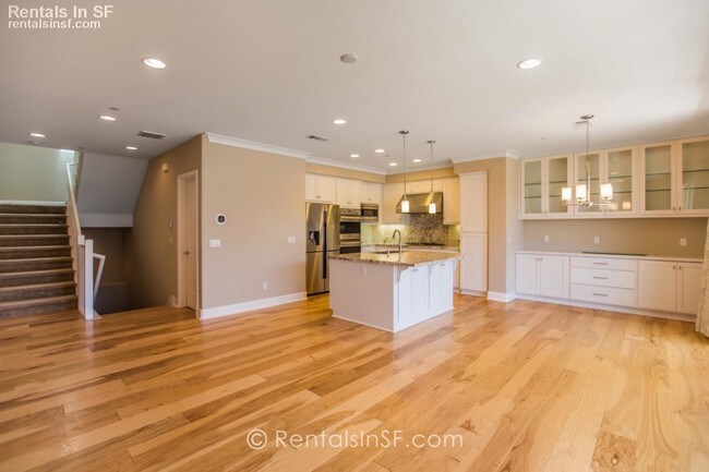 Building Photo - 208 Summit Way