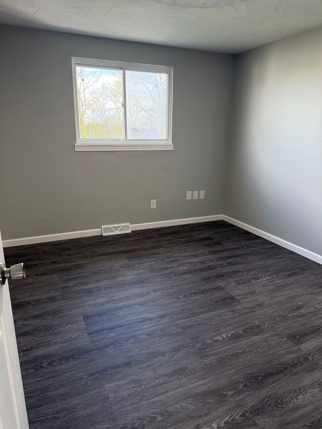 Building Photo - 3 Bedroom NE Canton House for rent