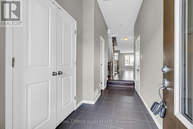 Building Photo - 338 Nonius St