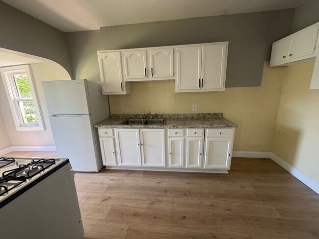 Foto del edificio - 3445 East Blvd