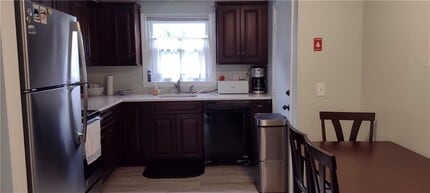 Building Photo - 4 Almy Ct