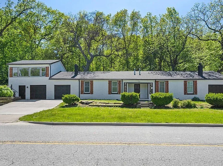 Foto principal - 8852 Woodland Dr