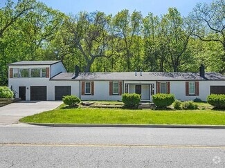 Building Photo - 8852 Woodland Dr
