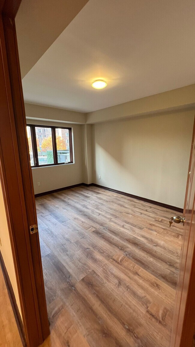 Foto del edificio - 1495 E 28th St