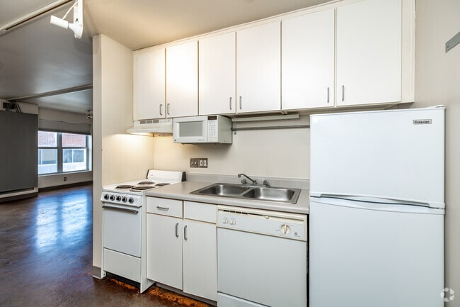 Studio - 533SF - Kitchen - Whiteway Apartments