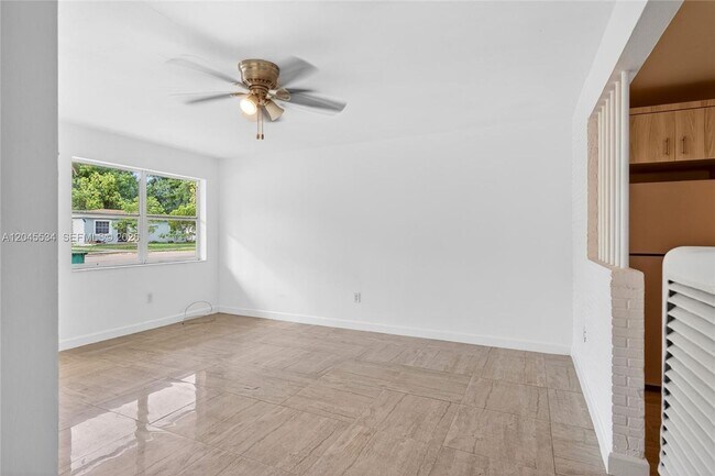 Foto del edificio - 1350 NE 149th St