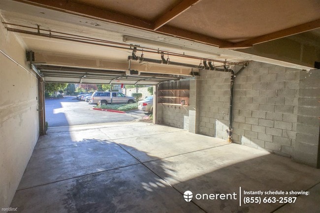 Building Photo - 1054 Walnut Ave