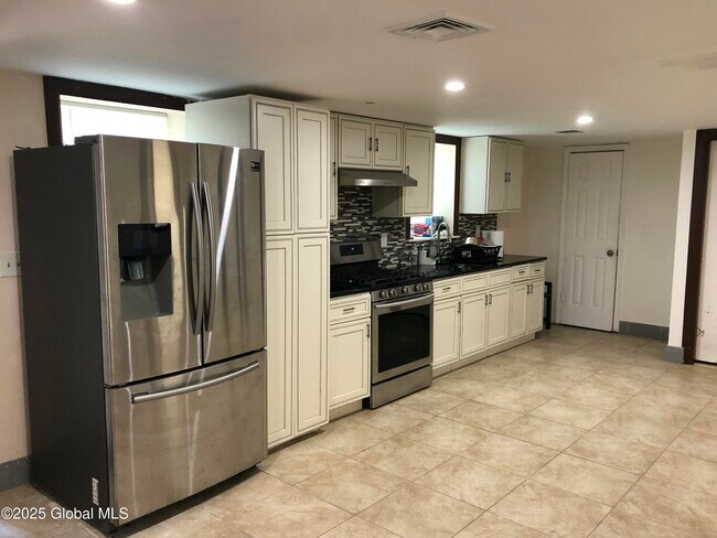 Foto del edificio - 2441 Avenue A