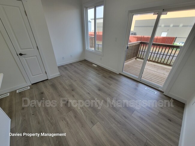 Photo du bâtiment - 2710-2766 66 St SW