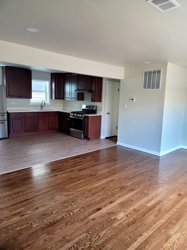 Foto del edificio - 5910 W Huron St