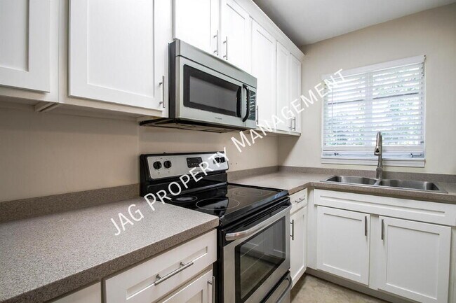 Foto del edificio - 2761 St Johns Ave
