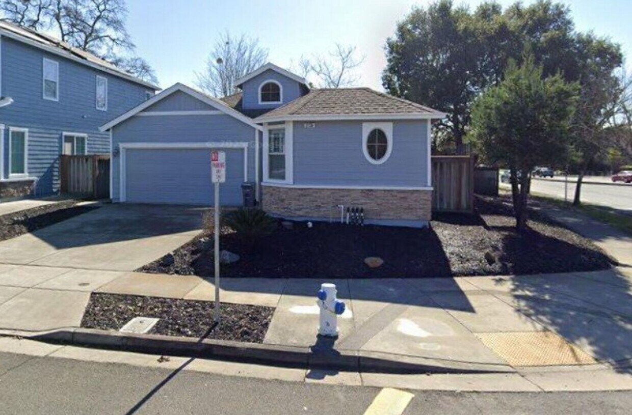 Foto principal - 2736 Rochelle St