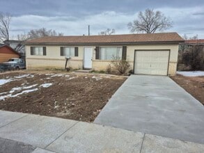 Building Photo - 2080 Flintwood Dr