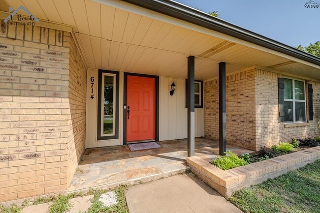 Building Photo - 6714 Kit Carson Trail